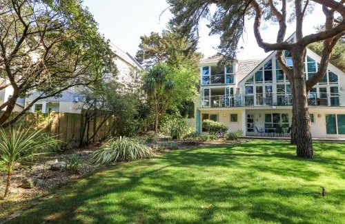 Sandbanks House | 6 Red Sails