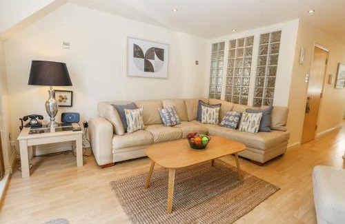 Sandbanks House | 6 Red Sails