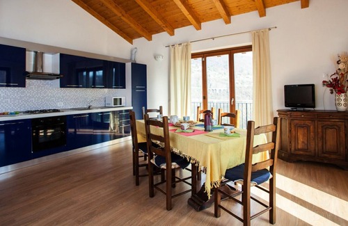 Orta San Giulio House | 6-room house only 100 m from the lake and private beach