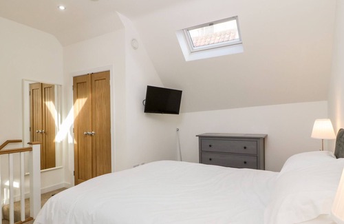 Glastonbury Apartment | 6 THE VAULTS, romantic in Glastonbury