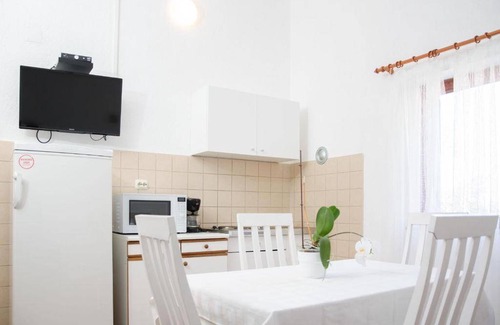 Sibinj Krmpotski Apartment | 60 m² Apartment ∙ 2 bedrooms ∙ 5 guests