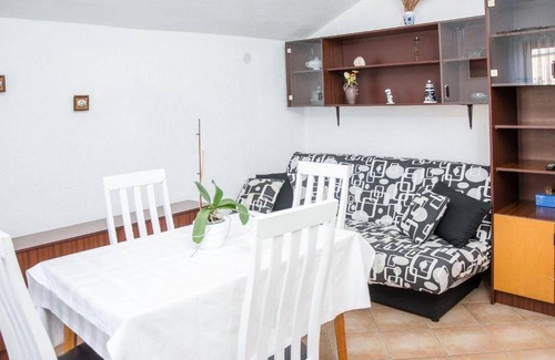 Sibinj Krmpotski Apartment | 60 m² Apartment ∙ 2 bedrooms ∙ 5 guests