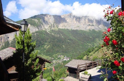 Albinen Apartment | 60 m² Apartment ∙ 2 bedrooms ∙ 4 guests