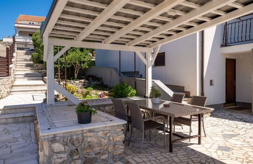 Njivice Apartment | 60 m² Apartment ∙ 2 bedrooms ∙ 4 guests