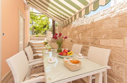 Supetar Apartment | 60 m² Apartment ∙ 2 bedrooms ∙ 4 guests
