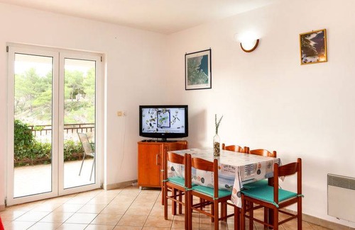 Cove Basina (Jelsa) Apartment | 60 m² Apartment ∙ 2 bedrooms ∙ 5 guests