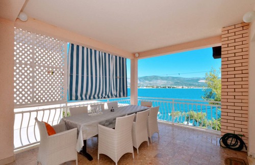 Arbanija Apartment | 60 m² Apartment ∙ 2 bedrooms ∙ 5 guests