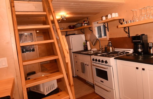 Tofino Cabin | 60 Steps to world renowned Chesterman Beach Super Clean Great Location!