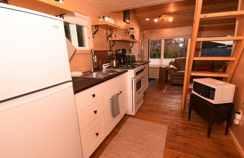 Tofino Cabin | 60 Steps to world renowned Chesterman Beach Super Clean Great Location!