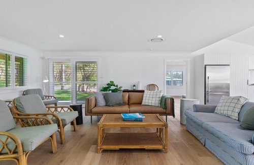Hawks Nest House | 60 Yamba Street Hawks Nest