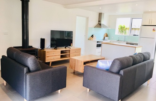 Rye House | 600m walk to bay beach, fully fenced yard, pet friendly in a quiet Crt location!