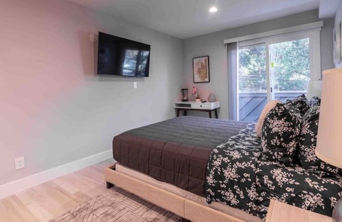 Menlo Park Apartment | 601 House 1 Room 1 Down · Cozy and Comfortable Luxury Living in Menlo Park