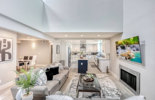 The Willows House | 601-Lavish Home w/AC & Patio near Meta & Stanford