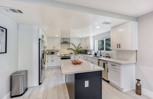 The Willows House | 601-Lavish Home w/AC & Patio near Meta & Stanford