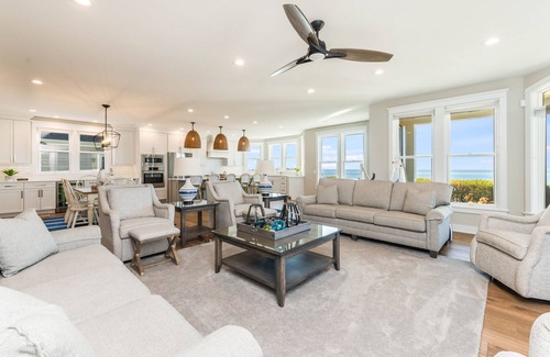 South Haven House | 605 Monroe - Overlooking South Beach & Lighthouse
