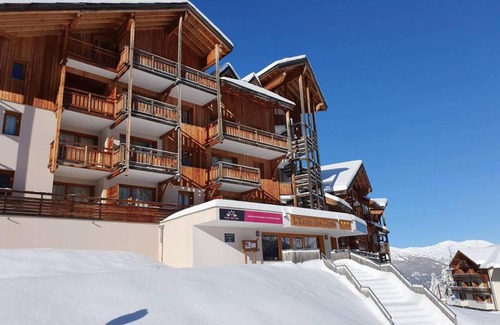 Les Orres Apartment | 60m from ski slopes, 6th floor, view valley, fitness, swimming pool, balcony, ski locker, 33m²