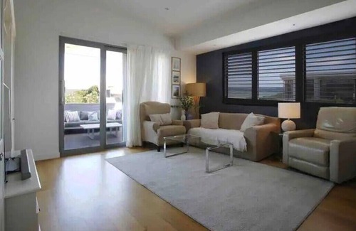 Chelsea House | 60M to the beach 2-bedroom house with Ocean view