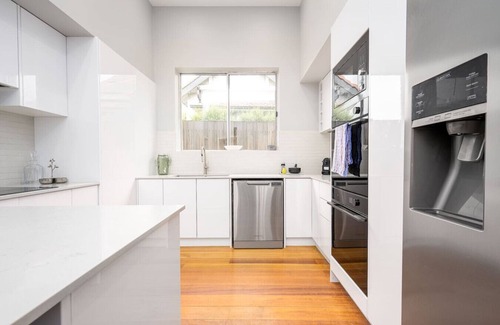 Footscray Apartment | 61 Ballarat Rd, Footscray
