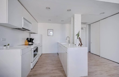 Gateway District Apartment | 62 m² Apartment ∙ 2 guests