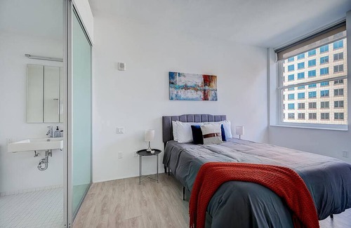 Gateway District Apartment | 62 m² Apartment ∙ 2 guests