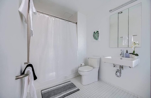 Gateway District Apartment | 62 m² Apartment ∙ 2 guests