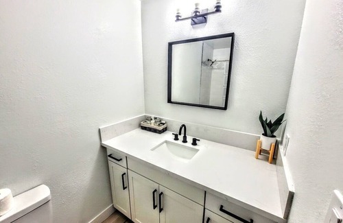 Canyon Gate House | #62 Monthly Extended Stay w/Outdoor Pool/Spa/Garag
