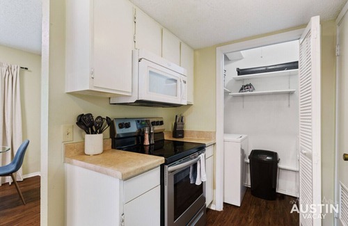 Highland Hills Apartment | 6203 Shadow Valley #B