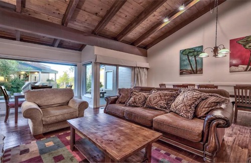 South Lake Tahoe House | 630 Lakeview