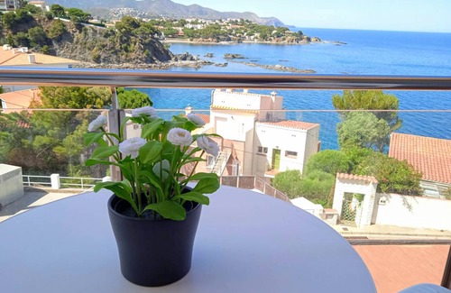 Llanca Apartment | 64 m² Apartment ∙ 2 bedrooms ∙ 4 guests