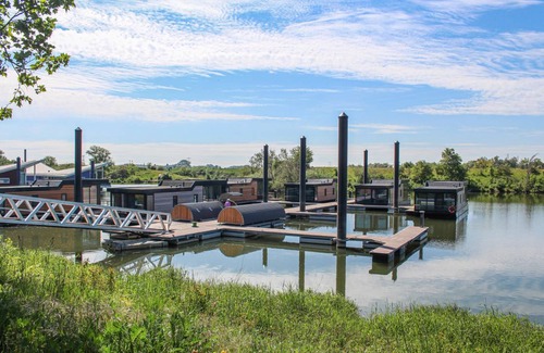 Ohe en Laak Boat Rental | 64 m² Houseboat ∙ 2 bedrooms ∙ 4 guests