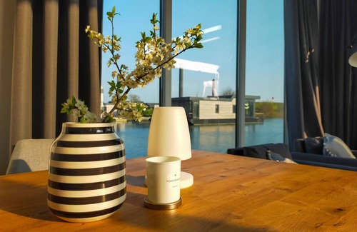 Ohe en Laak Boat Rental | 64 m² Houseboat ∙ 2 bedrooms ∙ 4 guests