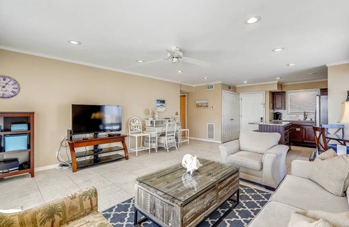 Holiday Isle Condo | 65 m² Condo ∙ 2 bedrooms ∙ 6 guests