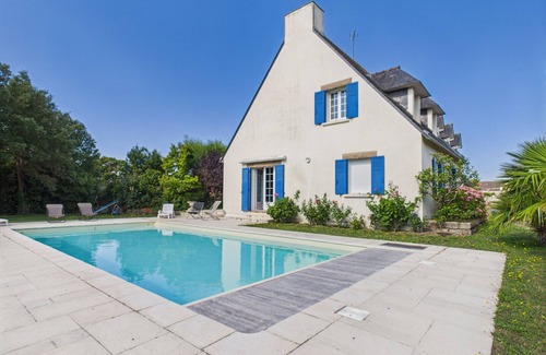 Le Pouliguen Ski Chalet | 650m from the sea – Large house for 10 with pool