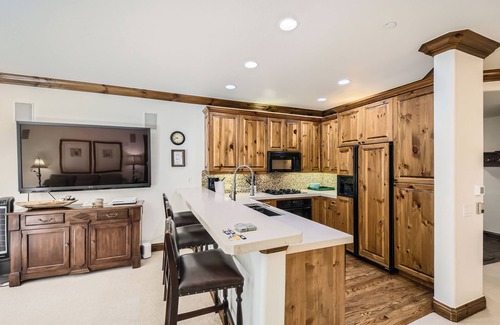 Edwards Condo | 663 Sawatch Drive, Arrowhead Lariat D3 - Walk to Arrowbahn Lift, Pool, Hot Tubs, Golf, and Tennis