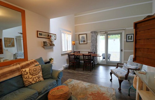 Chautauqua Condo | 67 m² Condo ∙ 1 bedroom ∙ 2 guests