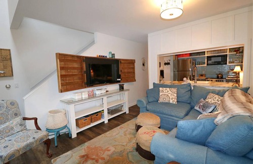 Chautauqua Condo | 67 m² Condo ∙ 1 bedroom ∙ 2 guests