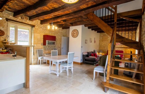 Saint-Pierre-de-Chignac House | 69 m² House ∙ 2 bedrooms ∙ 6 guests