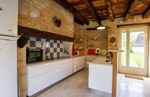 Saint-Pierre-de-Chignac House | 69 m² House ∙ 2 bedrooms ∙ 6 guests