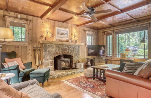 Mount Hood Village Cabin | 69 m² Cabin ∙ 2 bedrooms ∙ 4 guests