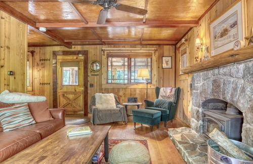 Mount Hood Village Cabin | 69 m² Cabin ∙ 2 bedrooms ∙ 4 guests