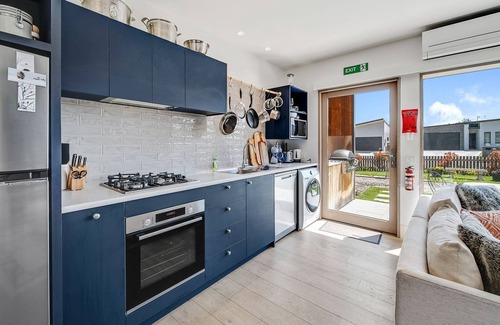 Jindabyne Apartment | 6A Alice - Brand New Studio l Bath l Smart TV l WiFi l BBQ
