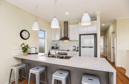 Encounter Bay Apartment | 6A Giles St - Sea Views, one street from the beach!