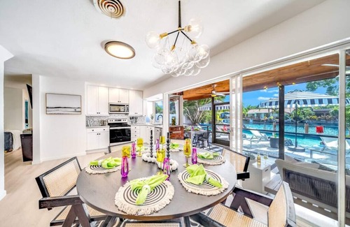 Fort Lauderdale House | 6BDR Waterfront: Htd Pool, Jacuzzi, Kayak, Games!