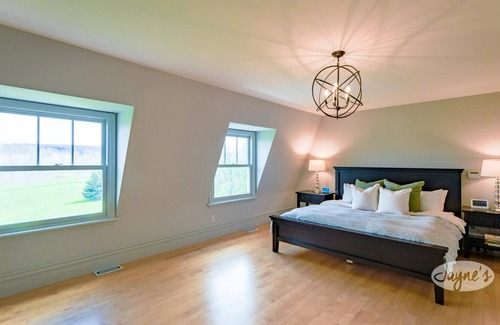 Clearview Other | 6bdrm 5bath stunning home in Creemore. Pool! HotTub! Waterfall! Muskoka Room!