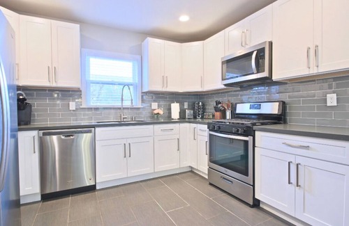 Wallingford House | 6BR/3BA Wallingford gem, minutes to downtown!