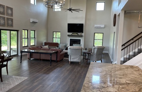 Lexington House | ✓6BR Barndominium ✓4 Bathrooms ✓For Families ✓Quiet ✓120 Acres ✓~4500 sq.ft.