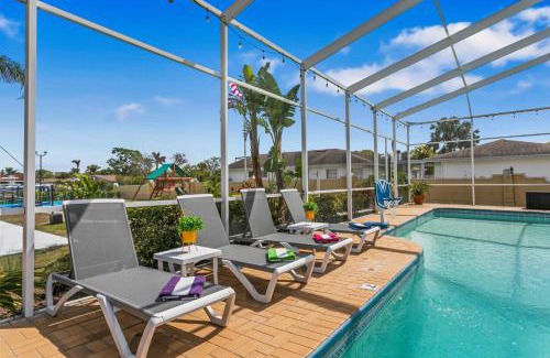 Tampa House | 6BR Family Escape-Pool Sport Courts Game Room