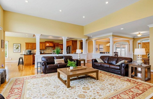Livingston House | 6BR Lakefront @ Lake Anna, Deck, Boat House, Beach