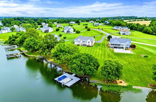 Livingston House | 6BR Lakefront @ Lake Anna, Deck, Boat House, Beach