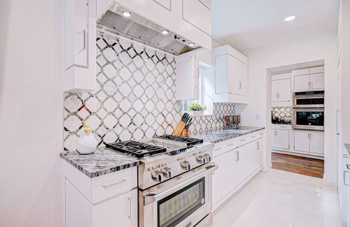 Norman Apartment | 6BR Near OU Campus I Great for Big Groups 1010